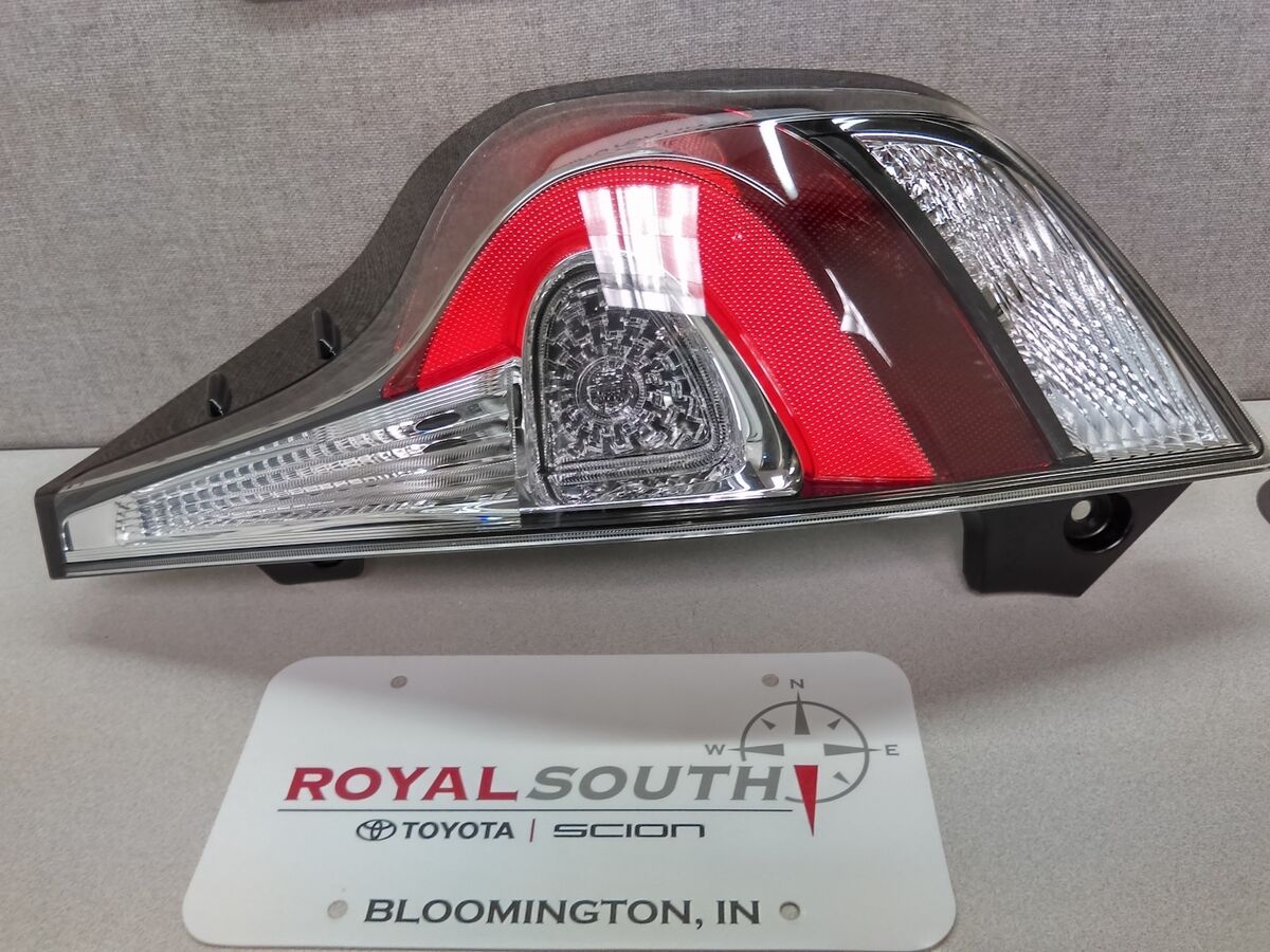 პრიუს C  2012 სტოპი